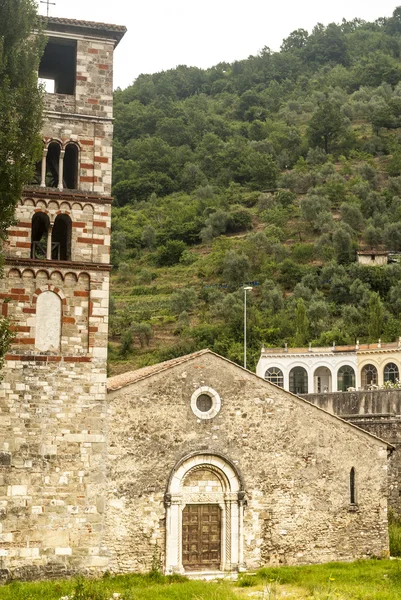 Antrodoco, iglesia medieval de estilo románico —  Fotos de Stock
