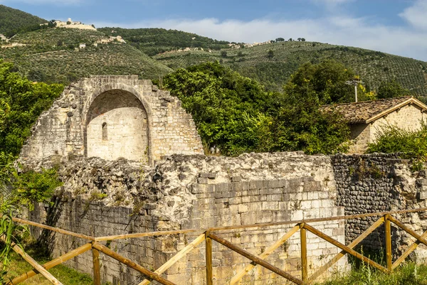 Ruiner av kyrkan i Umbrien — Stockfoto