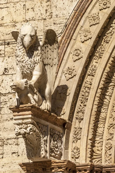 Perugia - standbeeld van gryphon — Stockfoto
