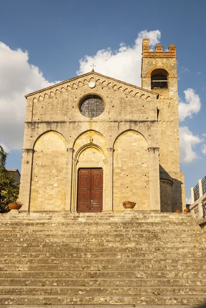 Asciano (Siena) - Древняя церковь — стоковое фото