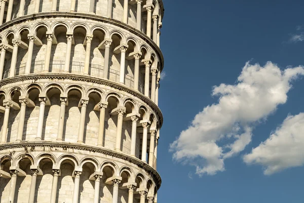 Pisa (Toskánsko) - ohýbání věž — Stock fotografie