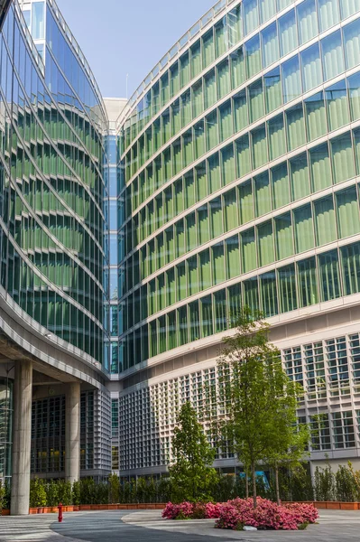 Edifici per uffici moderni a Milano (Italia) ) — Foto Stock