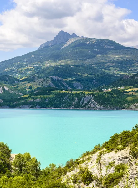 Serre-Ponconin järvi (Ranskan Alpit) ) — kuvapankkivalokuva