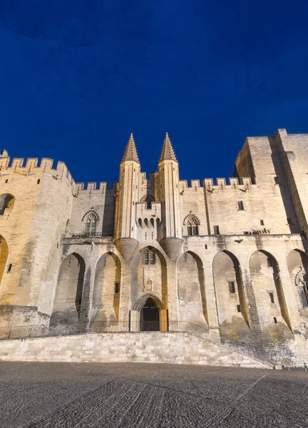 Avignon, palais des papes per nacht — Stockfoto