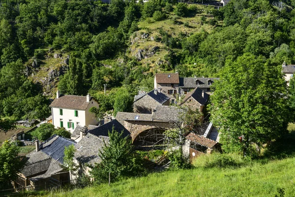 塞文山脉： 典型的老村庄 — 图库照片