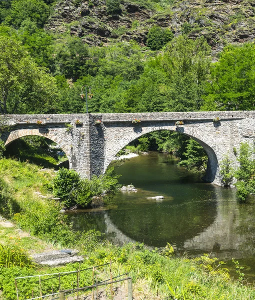 塞文山脉： 那座旧桥 — 图库照片