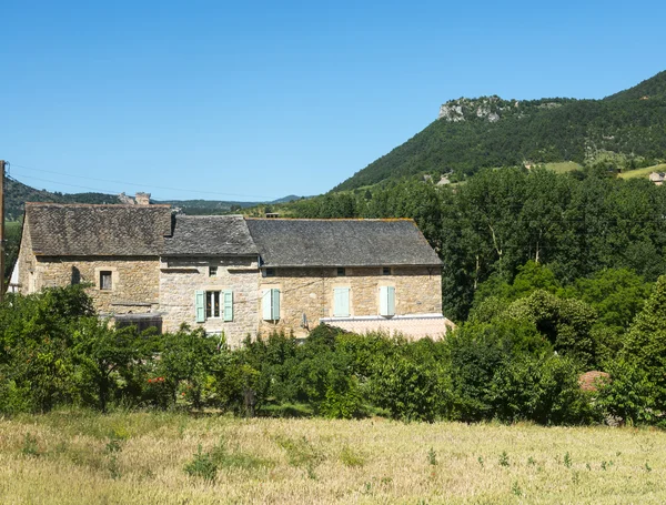 Country house w dolinie tarn — Zdjęcie stockowe