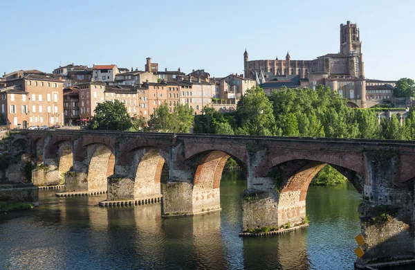 Albi, bron över floden tarn — Stockfoto