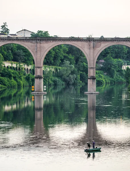 Альби, мост через реку Тарн — стоковое фото