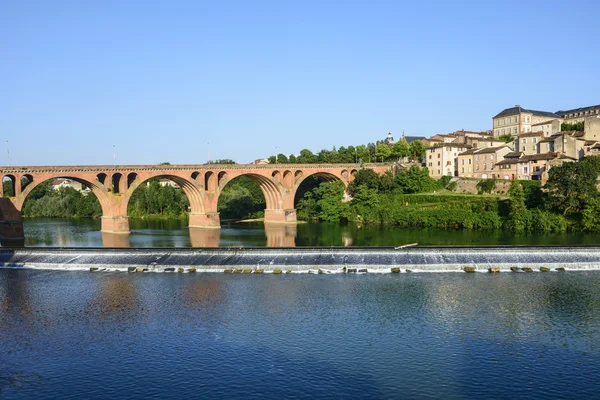 Albi, puente sobre el río Tarn — Foto de Stock