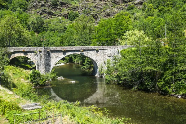 Cevennen: alte Brücke — Stockfoto