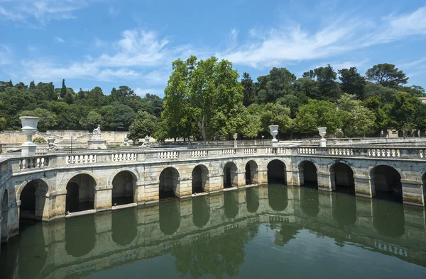 Nimes, park — Stockfoto