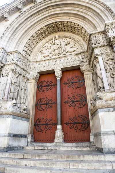 Arles, kostel saint trophime — Stock fotografie