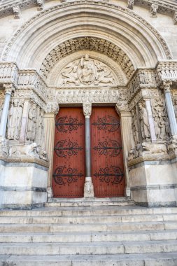 Arles, Aziz trophime Kilisesi