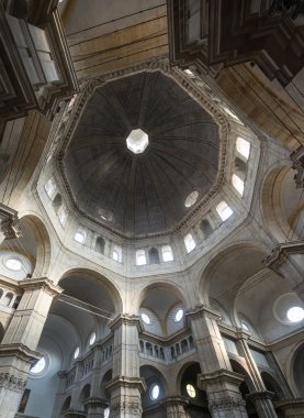 Pavia, katedral iç