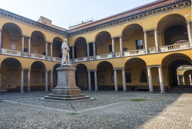 Pavia, mahkeme üniversite