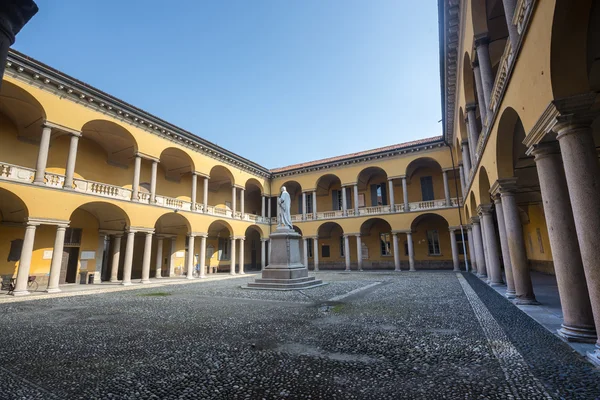 Pavia, court of the University — Stock Photo, Image