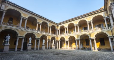 Pavia, mahkeme üniversite