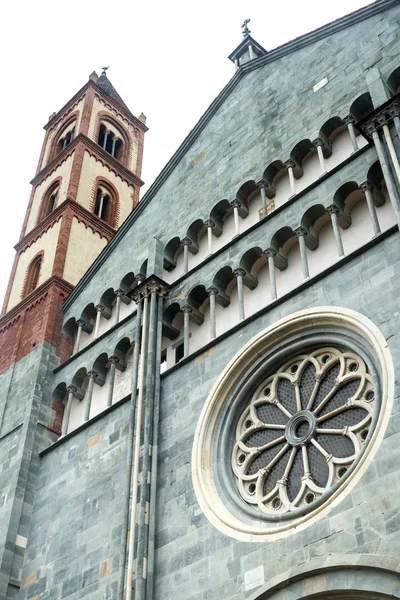 Верчелли, церковь Сант-Андреа — стоковое фото
