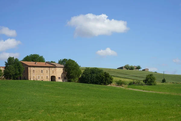 春のイタリア エミリア ロマーニャ州 パルマ州 サルソマッジョーレとフォルノヴォ近くの国の風景 — ストック写真