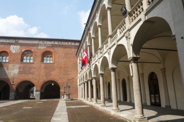 Novara, Broletto