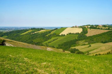 Rivalta di Lesignano Bagni, Parma, Emilia-Romagna, İtalya 'da ilkbaharda kır manzarası