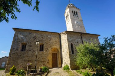 Lesignano de Bagni 'deki eski kilisenin dış cephesi, Parma ili, Emilia-Romagna, İtalya