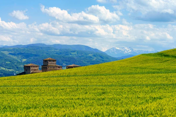 Utanför Det Medeltida Slottet Torrechiara Parmaprovinsen Emilia Romagna Italien Våren — Stockfoto