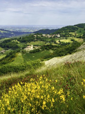San Polo ve Canossa yakınlarındaki kır manzarası, Reggio Emilia ili, Emilia-Romagna, İtalya
