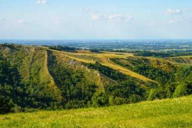 Rivalta di Lesignano Bagni, Parma, Emilia-Romagna, İtalya 'da ilkbaharda kır manzarası