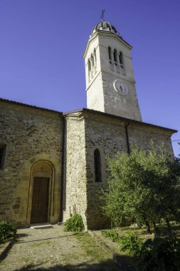 Lesignano de Bagni 'deki eski kilisenin dış cephesi, Parma ili, Emilia-Romagna, İtalya