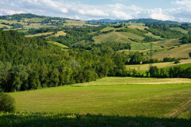 Rivalta di Lesignano Bagni, Parma, Emilia-Romagna, İtalya 'da ilkbaharda kır manzarası