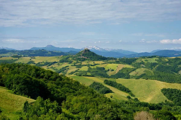 意大利埃米利亚 罗马纳雷吉欧埃米利亚省San Polo和Canossa附近春天的乡村景观 — 图库照片