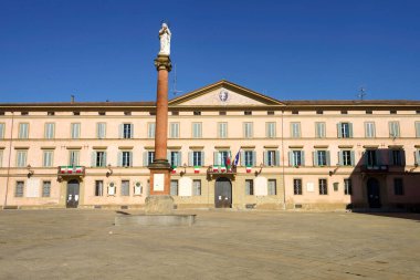İtalya 'nın Emilia-Romagna eyaletindeki Bologna eyaletindeki Castel San Pietro Terme belediyesinin tarihi meydanı.