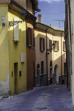Bertinoro, Forli Cesena ili, Emilia-Romagna, İtalya: eski tipik sokak