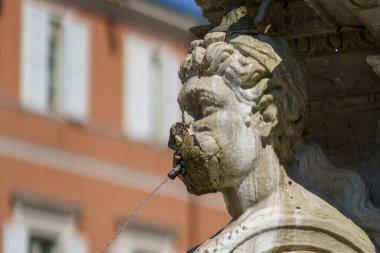 Cesena, Emilia-Romagna, İtalya: kale meydanındaki tarihi binalar