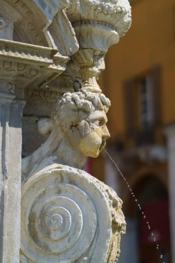 Cesena, Emilia-Romagna, İtalya: kale meydanındaki tarihi binalar