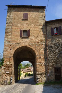 Bertinoro, Forli Cesena ili, Emilia-Romagna, İtalya: eski tipik sokak