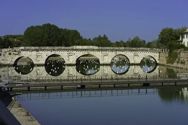 リミニ エミリア ロマーニャ州 イタリア ポンテ ティベリオ マレッキア川にかかるローマ橋 — ストック写真