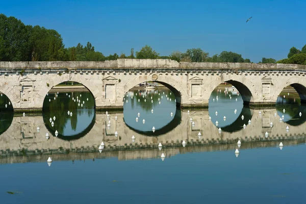 リミニ エミリア ロマーニャ州 イタリア ポンテ ティベリオ マレッキア川にかかるローマ橋 — ストック写真