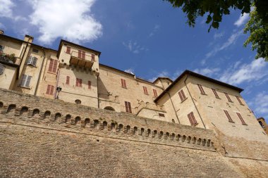 Corinaldo, Ancona ili, Marche, İtalya: Ortaçağ şehri duvarlarla çevrili