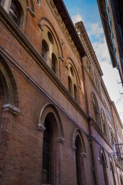 Osimo, Ancona ili, Marche, İtalya: tarihi şehir, eski tipik sokak