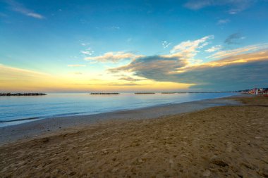 Porto San Giorgio, Fermo ili, Marche, İtalya: Haziran akşamları plaj