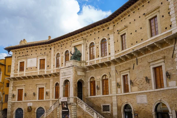 イタリアのマルケ州フェルモ 歴史的な街の古い建物 — ストック写真