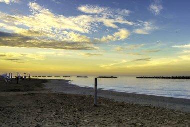 Porto San Giorgio, Fermo ili, Marche, İtalya: Haziran akşamları plaj