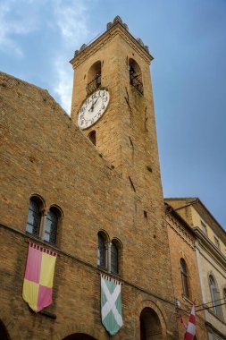 Monterubbiano, Fermo eyaletinin ünlü ortaçağ köyü, Marche, İtalya