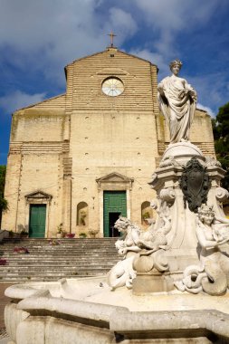 Porto San Giorgio, Fermo ili, Marche, İtalya: Sabah tarihi binalar
