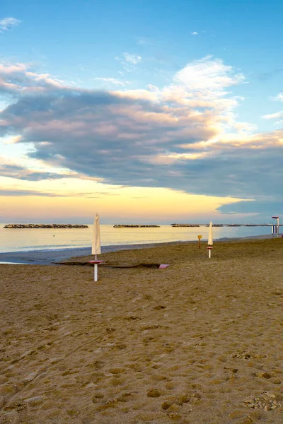 イタリアのマルケ州フェルモ県ポルト ジョルジョ 6月の夕方のビーチ — ストック写真