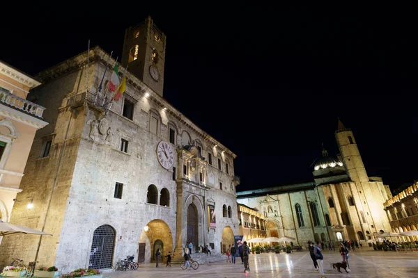 Ascoli Piceno Marche Italië Historische Gebouwen Nachts Piazza Del Popolo — Stockfoto