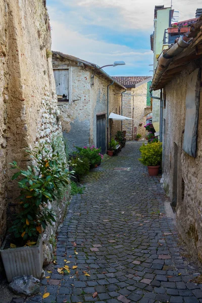Assergi イタリアのアブルッツォの古い典型的な村 — ストック写真